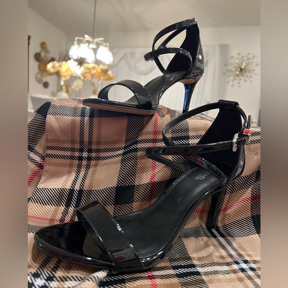 Size 8 Michael Kors Black Strappy Patent Heels - Picture 4 of 5